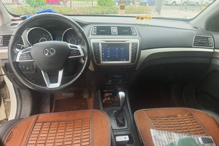 Used BAIC Senova X65 2015 2.0T Automatic Elite Model Interior 3