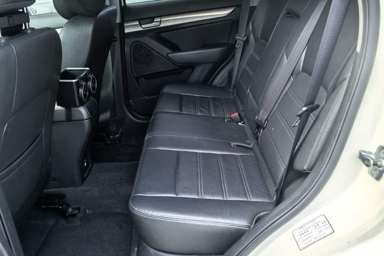 Used BAIC Senova X65 2015 2.0T Automatic Elite Model Interior 6