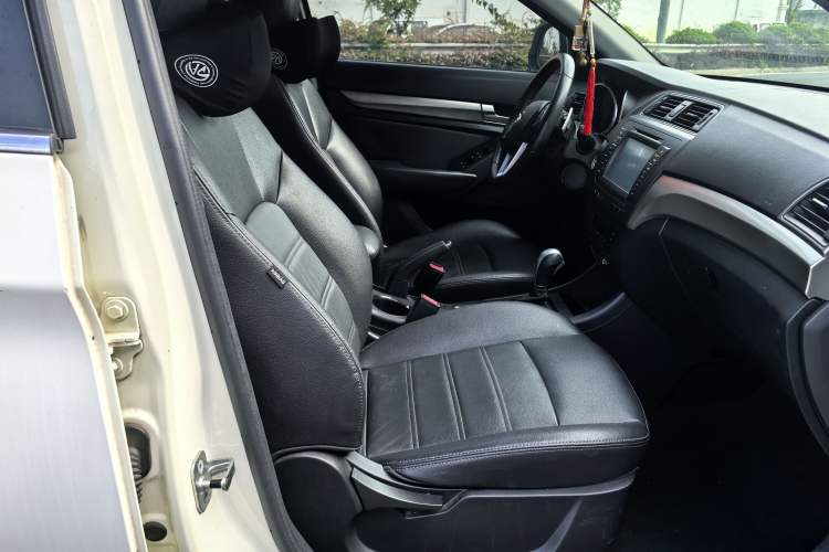 Used BAIC Senova X65 2015 2.0T Automatic Elite Model Interior 8