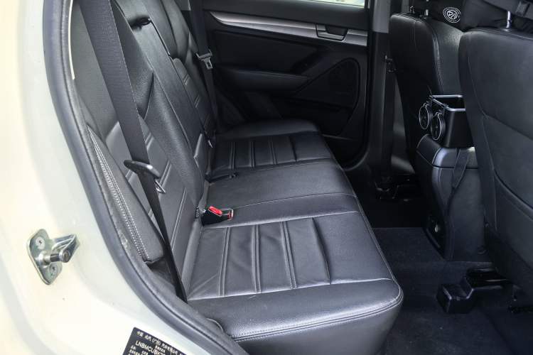 Used BAIC Senova X65 2015 2.0T Automatic Elite Model Interior 9