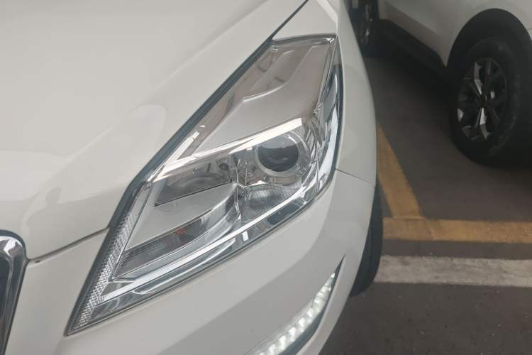 Used BAIC Senova X65 2015 2.0T Automatic Elite Model Left Front Headlight