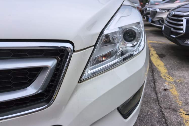Used BAIC Senova X65 2015 2.0T automatic comfort version Left Front Headlight