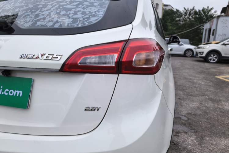 Used BAIC Senova X65 2015 2.0T automatic comfort version Right Rear Taillight