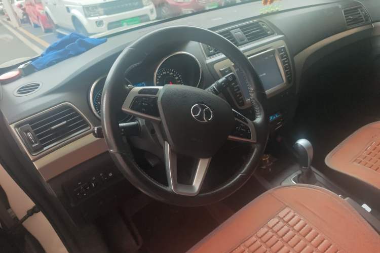 Used BAIC Senova X65 2015 2.0T Automatic Elite Model Steering Wheel