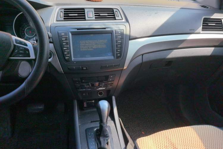 Used BAIC Senova X65 2015 2.0T Automatic Elite Model Audio And AC Panel