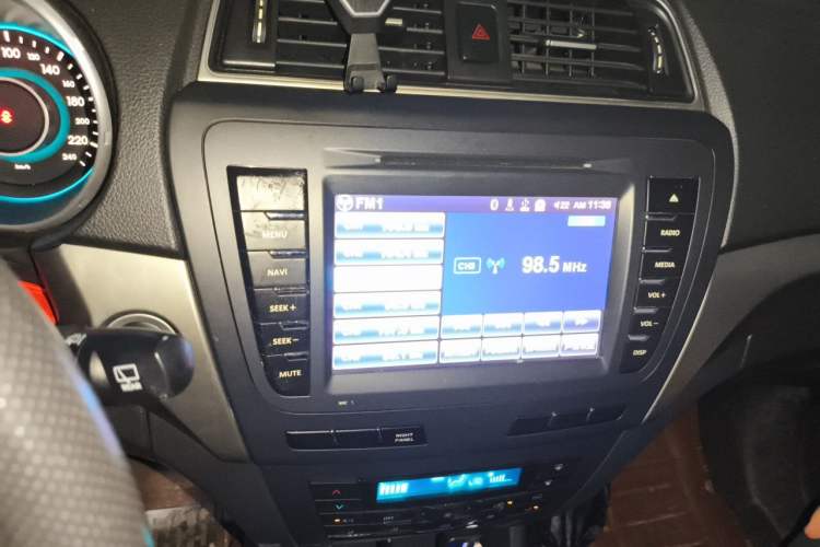Used BAIC Senova X65 2015 2.0T Automatic Elite Model Audio And AC Panel