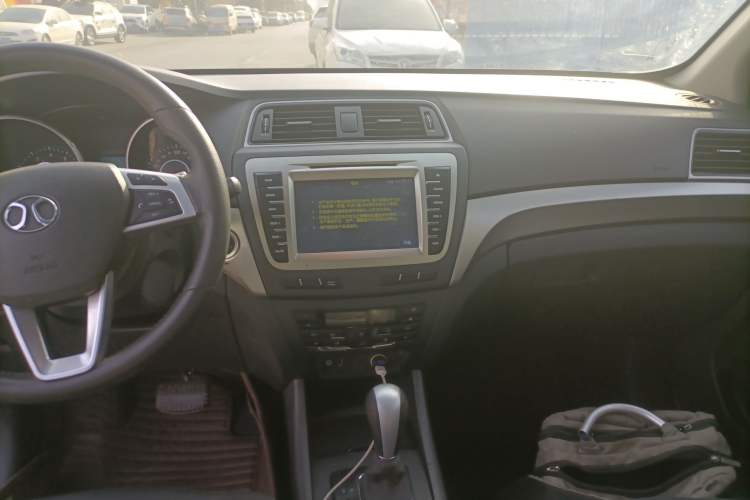 Used BAIC Senova X65 2015 2.0T Automatic Elite Model Audio And AC Panel