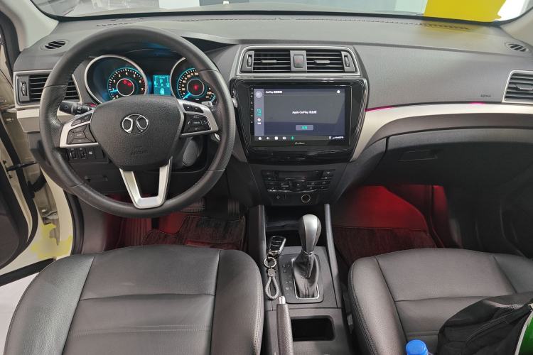 Used BAIC Senova X65 2015 2.0T Automatic Elite Model Center Console