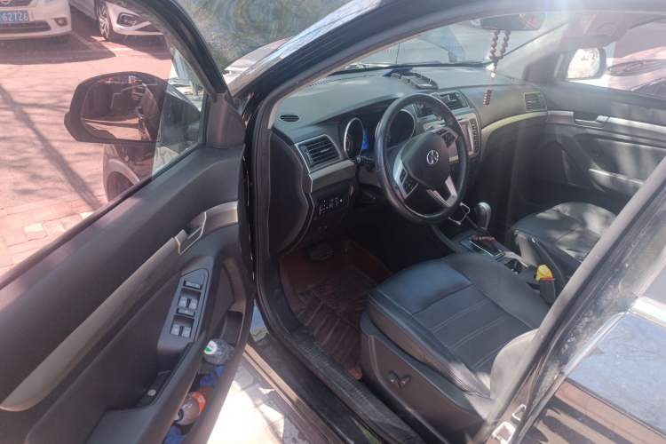 Used BAIC Senova X65 2015 2.0T Automatic Elite Model Driver Seat