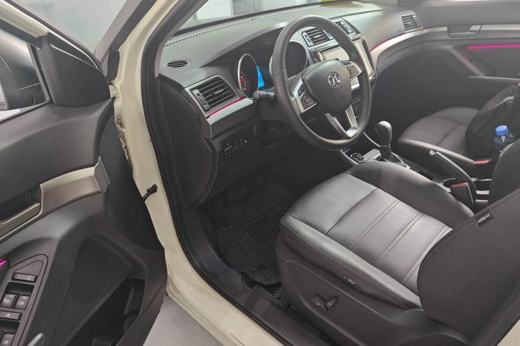 Used BAIC Senova X65 2015 2.0T Automatic Elite Model Driver Seat
