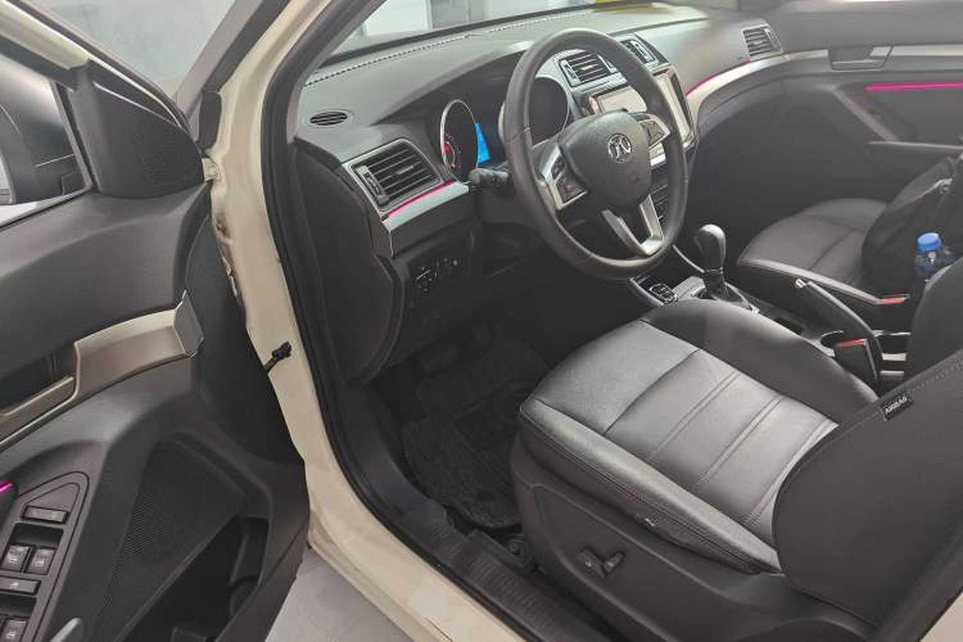 Used BAIC Senova X65 2015 2.0T Automatic Elite Model Driver Seat