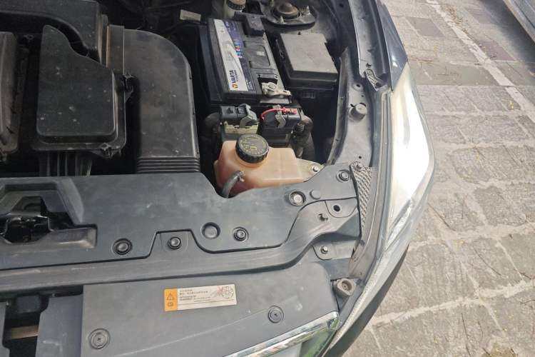 Used BAIC Senova X65 2015 2.0T Automatic Elite Model Engine Bay Left