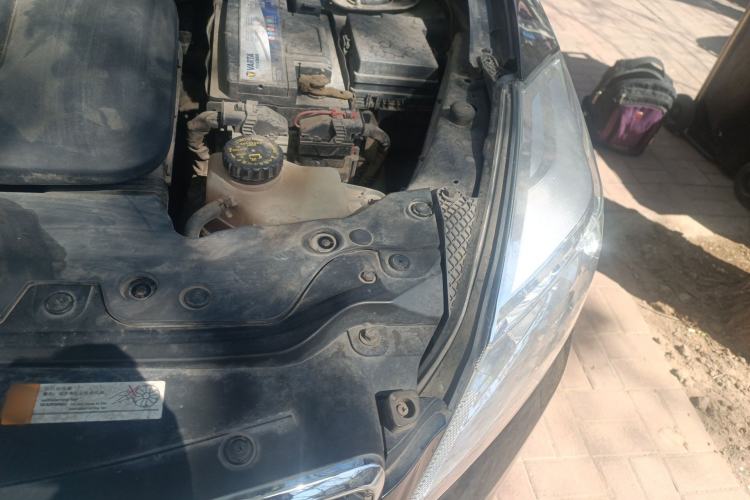 Used BAIC Senova X65 2015 2.0T Automatic Elite Model Engine Bay Left