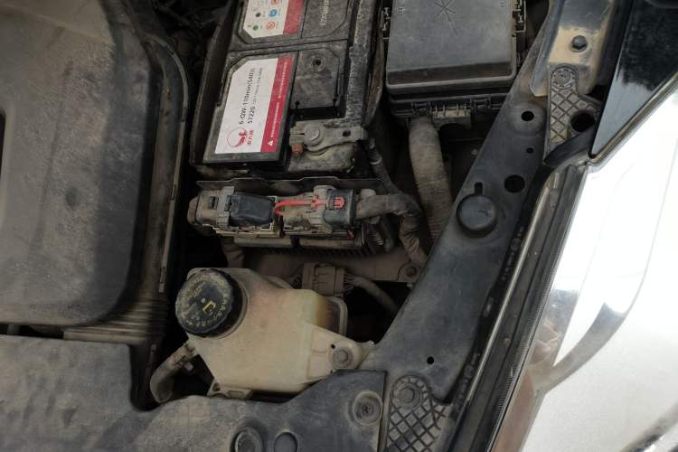 Used BAIC Senova X65 2015 2.0T Automatic Elite Model Engine Bay Left