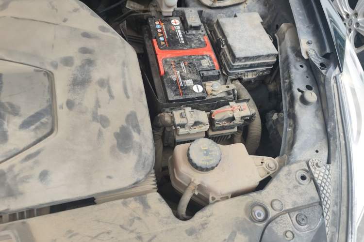 Used BAIC Senova X65 2015 2.0T Automatic Elite Model Engine Bay Left