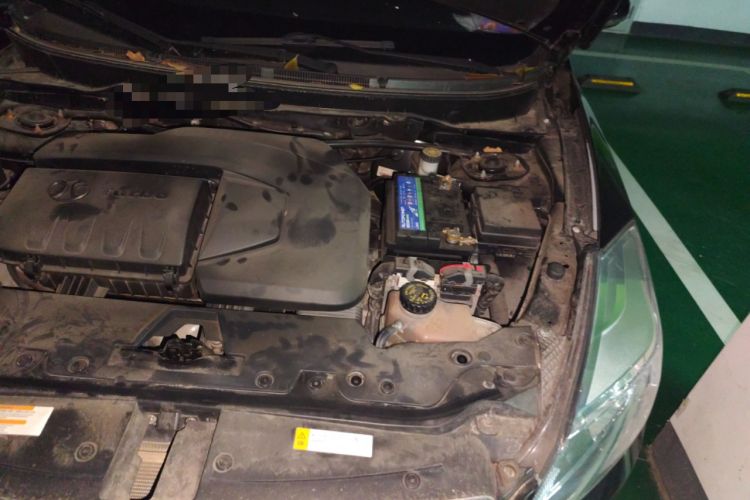 Used BAIC Senova X65 2015 2.0T Automatic Elite Model Engine Bay Left