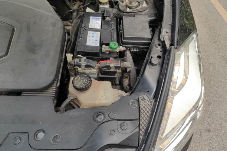Used BAIC Senova X65 2015 2.0T Automatic Elite Model Engine Bay Left