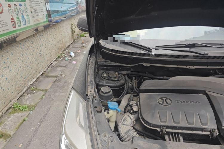 Used BAIC Senova X65 2015 2.0T Manual Elite Edition Engine Bay Right