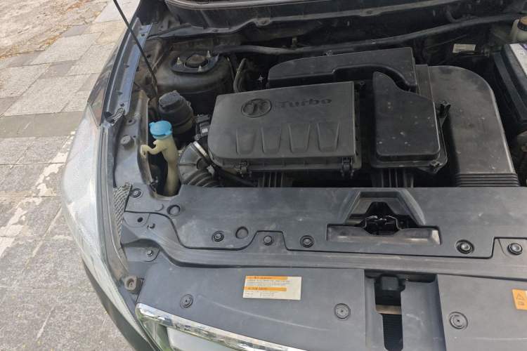 Used BAIC Senova X65 2015 2.0T Automatic Elite Model Engine Bay Right