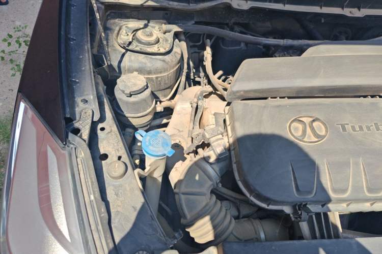 Used BAIC Senova X65 2015 2.0T Automatic Elite Model Engine Bay Right