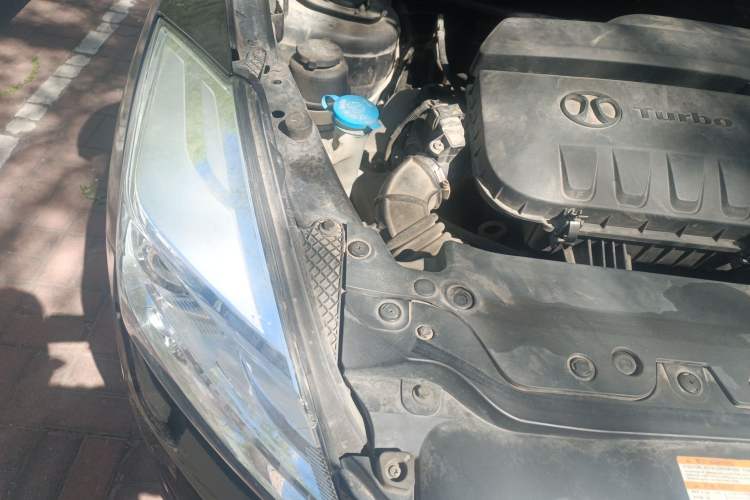 Used BAIC Senova X65 2015 2.0T Automatic Elite Model Engine Bay Right