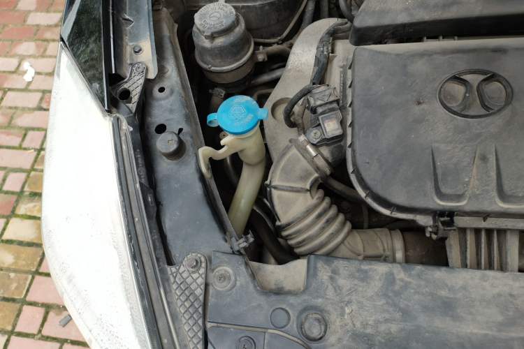 Used BAIC Senova X65 2015 2.0T Automatic Elite Model Engine Bay Right
