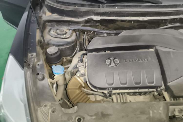 Used BAIC Senova X65 2015 2.0T Automatic Elite Model Engine Bay Right