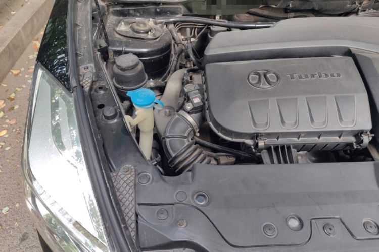 Used BAIC Senova X65 2015 2.0T Automatic Elite Model Engine Bay Right