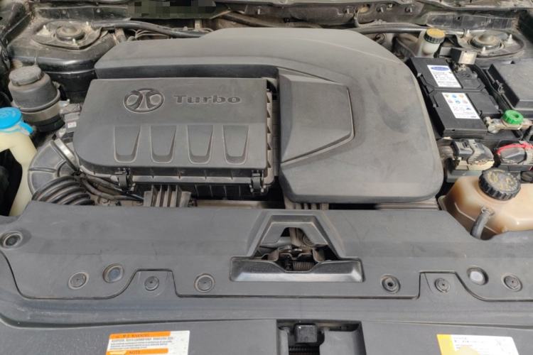 Used BAIC Senova X65 2015 2.0T Automatic Elite Model Engine Bay