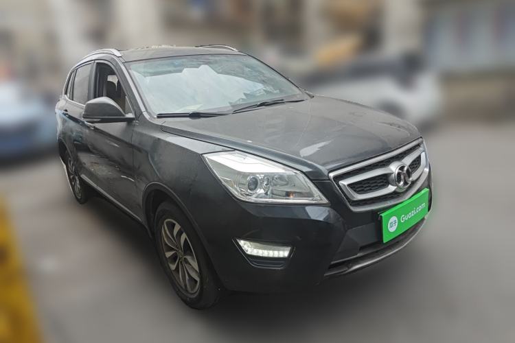 Used BAIC Senova X65 2015 2.0T Manual Elite Edition Front Right 45 Deg
