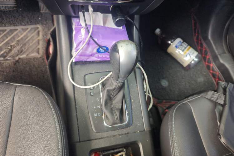 Used BAIC Senova X65 2015 2.0T Automatic Elite Model Gear Lever