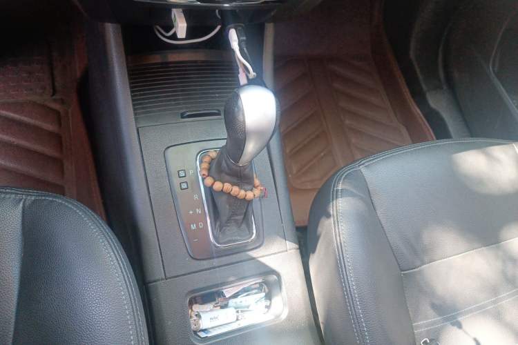 Used BAIC Senova X65 2015 2.0T Automatic Elite Model Gear Lever