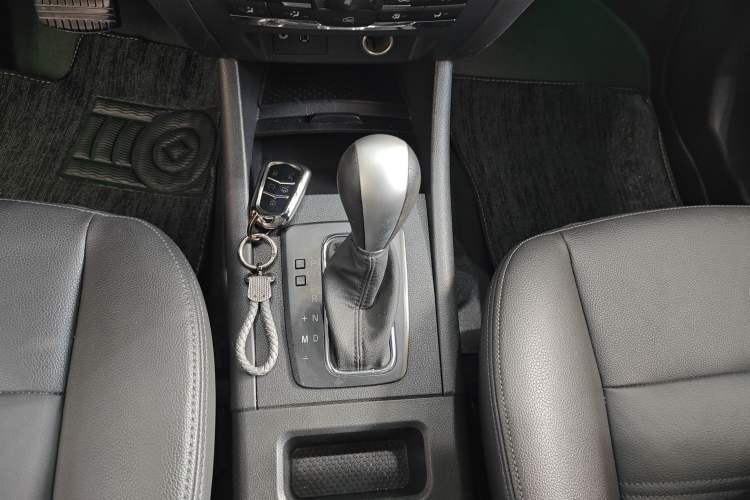 Used BAIC Senova X65 2015 2.0T Automatic Elite Model Gear Lever