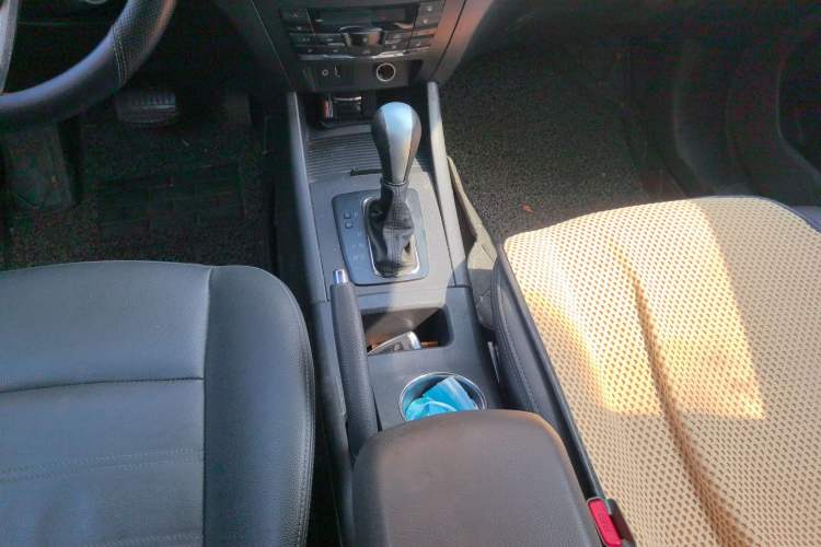 Used BAIC Senova X65 2015 2.0T Automatic Elite Model Gear Lever