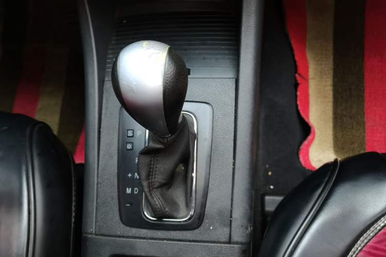 Used BAIC Senova X65 2015 2.0T Automatic Elite Model Gear Lever