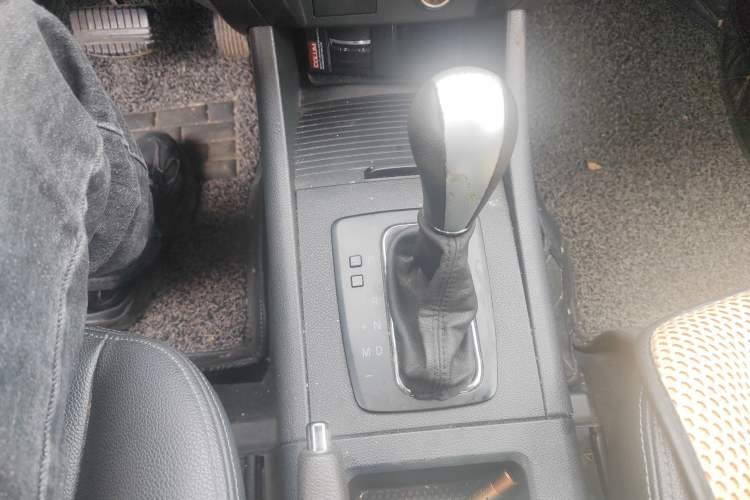 Used BAIC Senova X65 2015 2.0T Automatic Elite Model Gear Lever