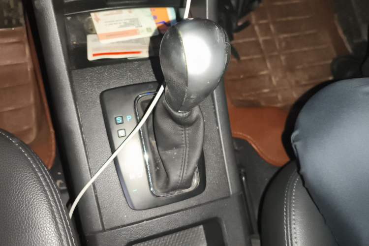 Used BAIC Senova X65 2015 2.0T Automatic Elite Model Gear Lever