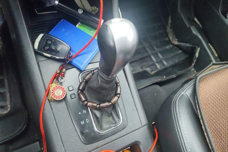 Used BAIC Senova X65 2015 2.0T Automatic Elite Model Gear Lever