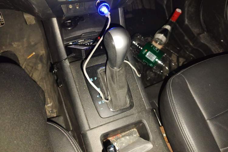 Used BAIC Senova X65 2015 2.0T Automatic Elite Model Gear Lever
