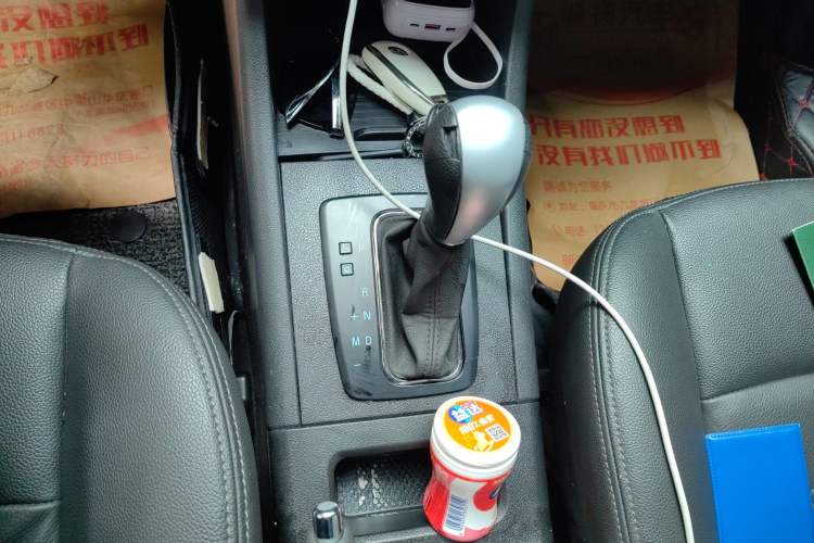 Used BAIC Senova X65 2015 2.0T Automatic Elite Model Gear Lever