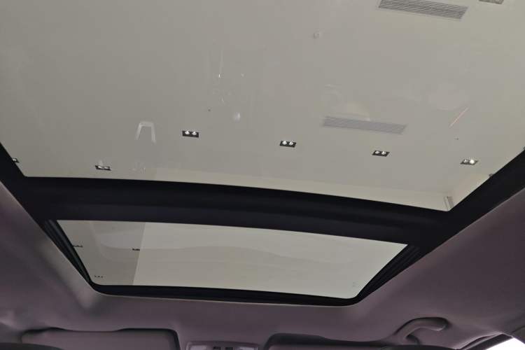 Used BAIC Senova X65 2015 2.0T Automatic Elite Model Headliner