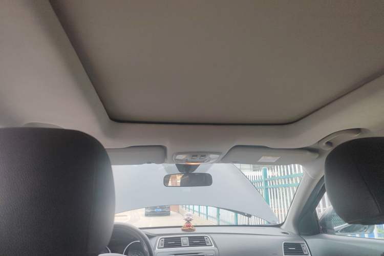 Used BAIC Senova X65 2015 2.0T Automatic Elite Model Headliner