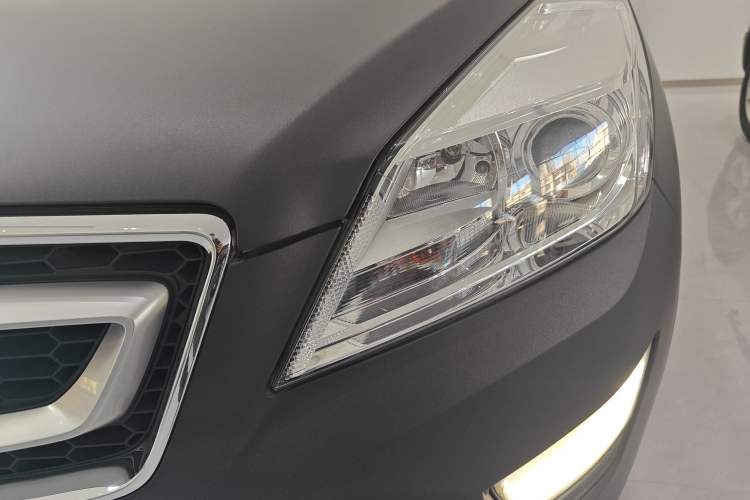 Used BAIC Senova X65 2015 2.0T Automatic Elite Model Left Front Headlight