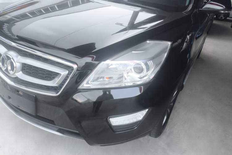 Used BAIC Senova X65 2015 2.0T Automatic Elite Model Left Front Headlight