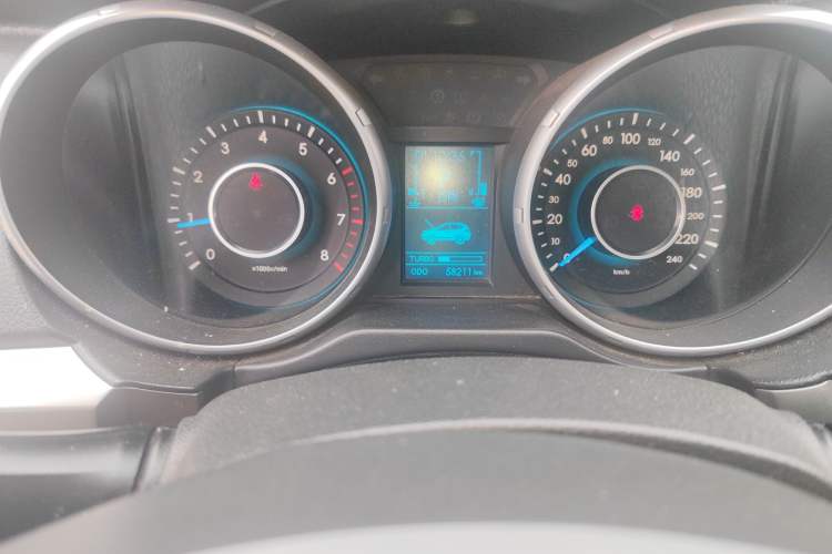 Used BAIC Senova X65 2015 2.0T Automatic Elite Model Odometer Close Up