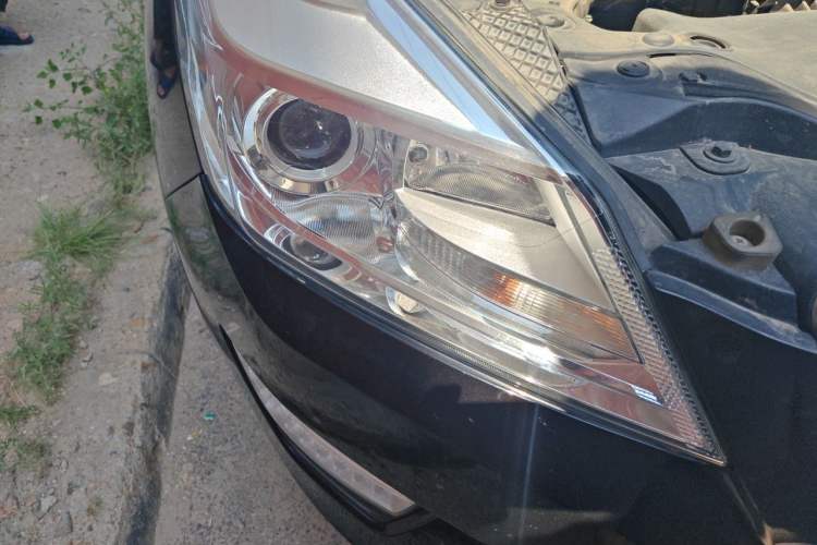 Used BAIC Senova X65 2015 2.0T Automatic Elite Model Right Front Headlight