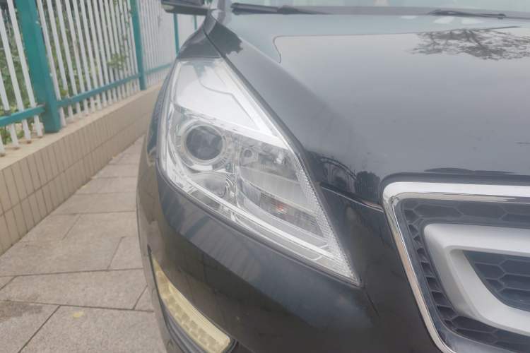 Used BAIC Senova X65 2015 2.0T Automatic Elite Model Right Front Headlight
