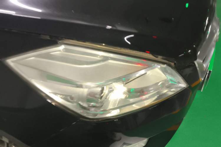 Used BAIC Senova X65 2015 2.0T Automatic Elite Model Right Front Headlight