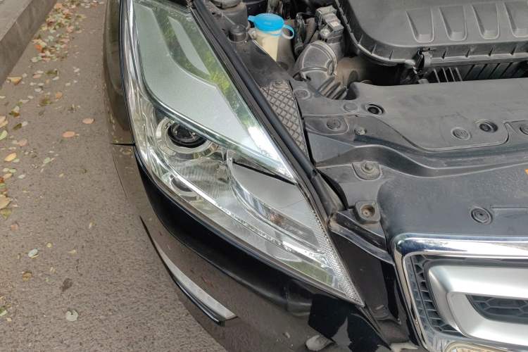 Used BAIC Senova X65 2015 2.0T Automatic Elite Model Right Front Headlight