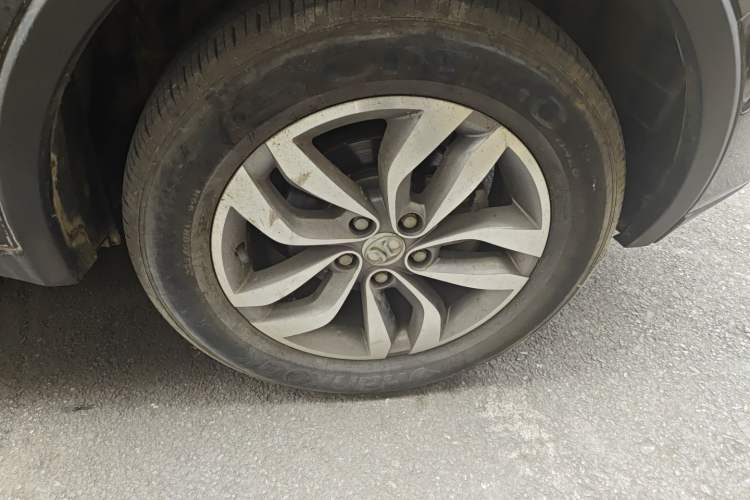 Used BAIC Senova X65 2015 2.0T Manual Elite Edition Right Front Wheel Hub